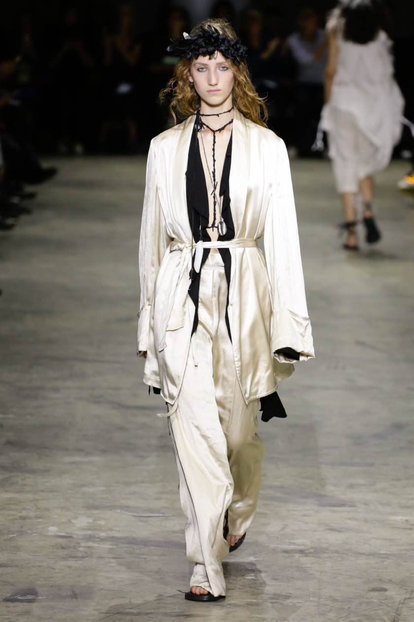 Ann-Demeulemeester-RTW-SS18-Paris-2445