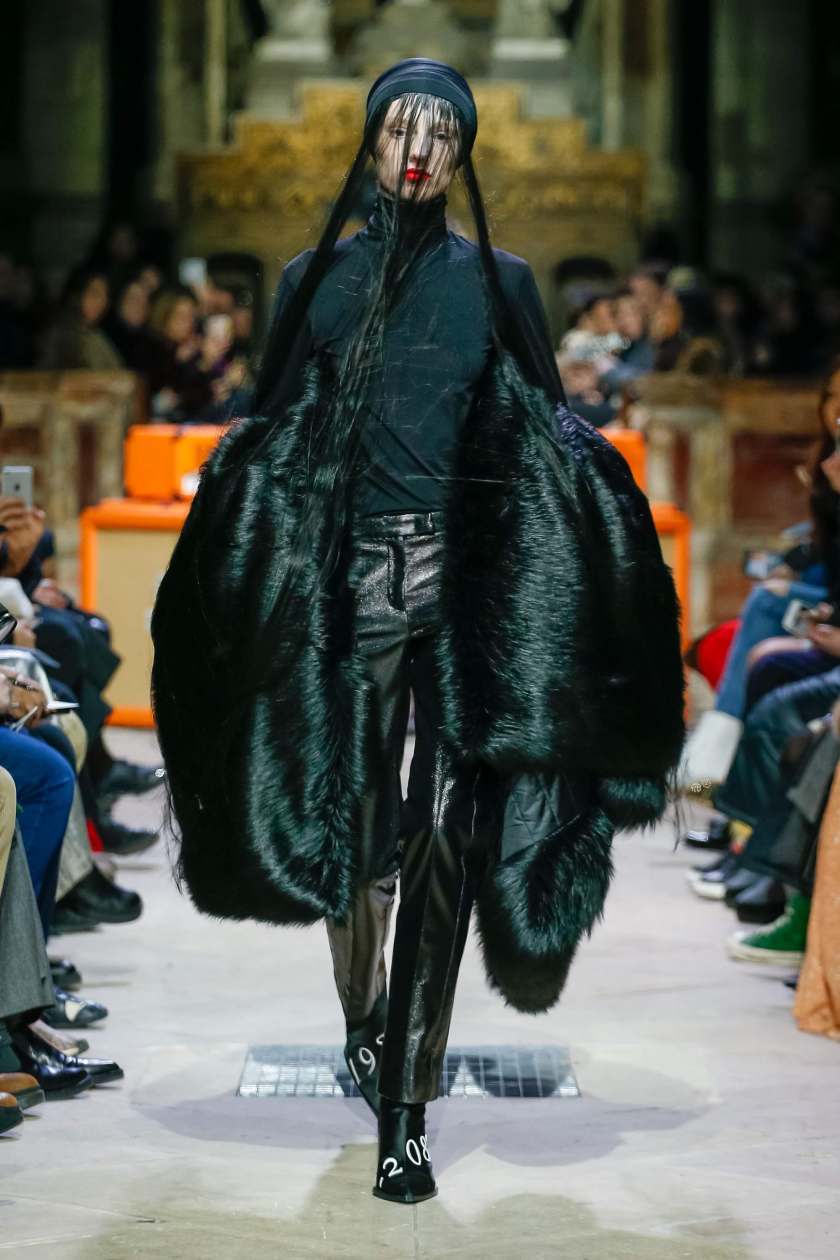 Yang Li
Ready To Wear Fall Winter 2018 Collection
Paris Fashion Week